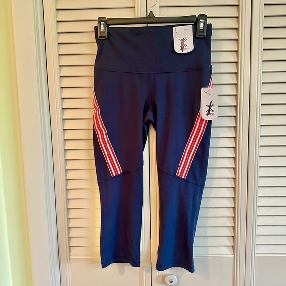 XERSION, NWT, WOMENS, HIGH-RISE, FITTED CAPRI WITH MEDIUM COMPRESSION. SIZE S - Picture 3 of 9